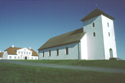 Color photo of Bessastaðir, larger version.