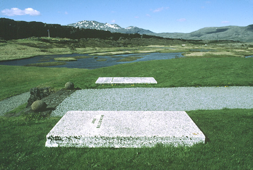 Color photo of gravesite, larger version.