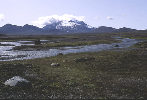 Color photo of Snæfell, larger version.
