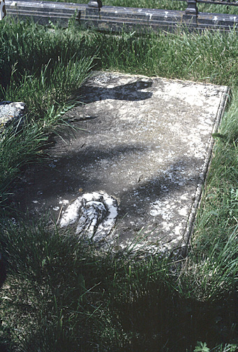 Color photo of grave, larger version.