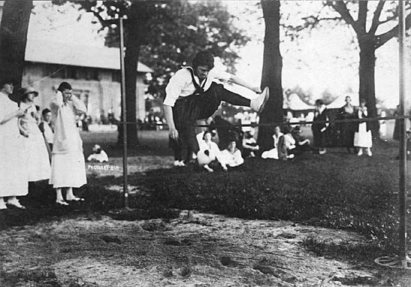 Image of UW Girls Field Day 1919