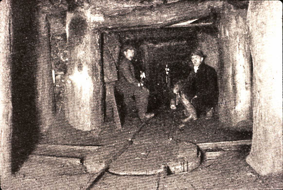 Image of Miners with timbers