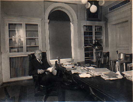 Image of Van Hise in his office