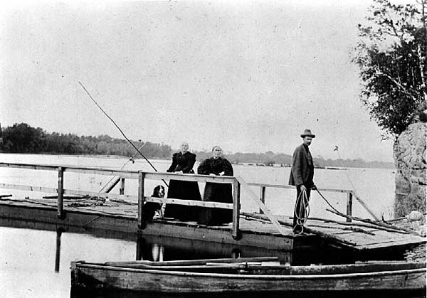 Image of Ferry on Wisconsin River