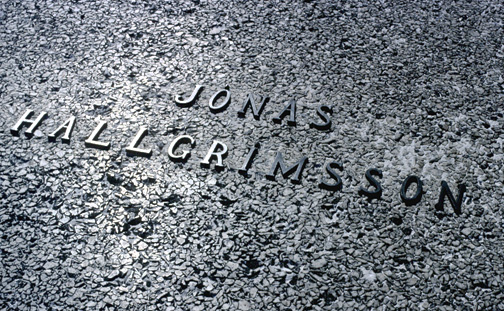 Color photo of grave inscription, larger version.