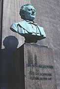Color photo of statue, small version.