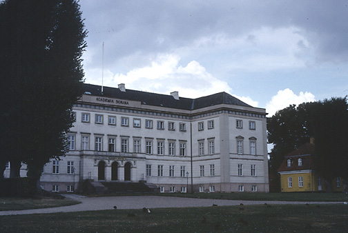 Color photo of Sorø Academy, larger version.
