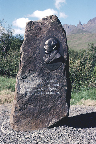 Color photo of memorial stone, larger version.
