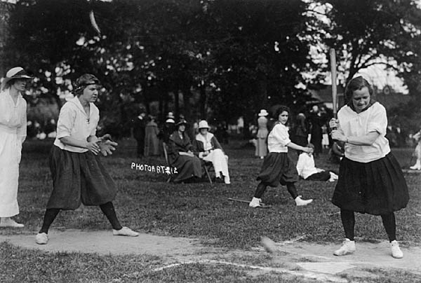 Image of UW Girls Field Day 1919