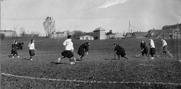 Image of UW Girls Hockey November 1919