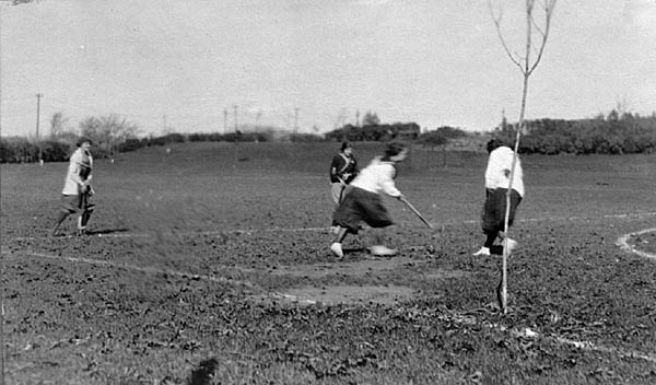 Image of UW Girls Hockey November 1919